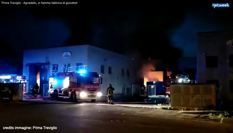 L’Orsomago Borella, magazzino e uffici distrutti da un incendio