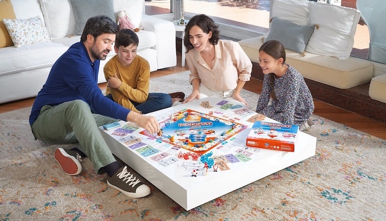 Kinder lancia il concorso per vincere un Monopoly a tema